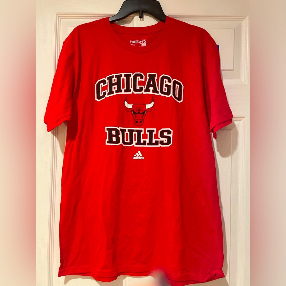 ⭐️3/$15⭐️Chicago Bulls large tee new with tags
